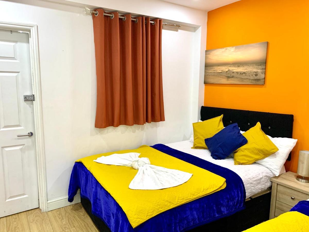 London 2 Bedroom Apartment, Kitchen, Reception And Private Garden Екстериор снимка