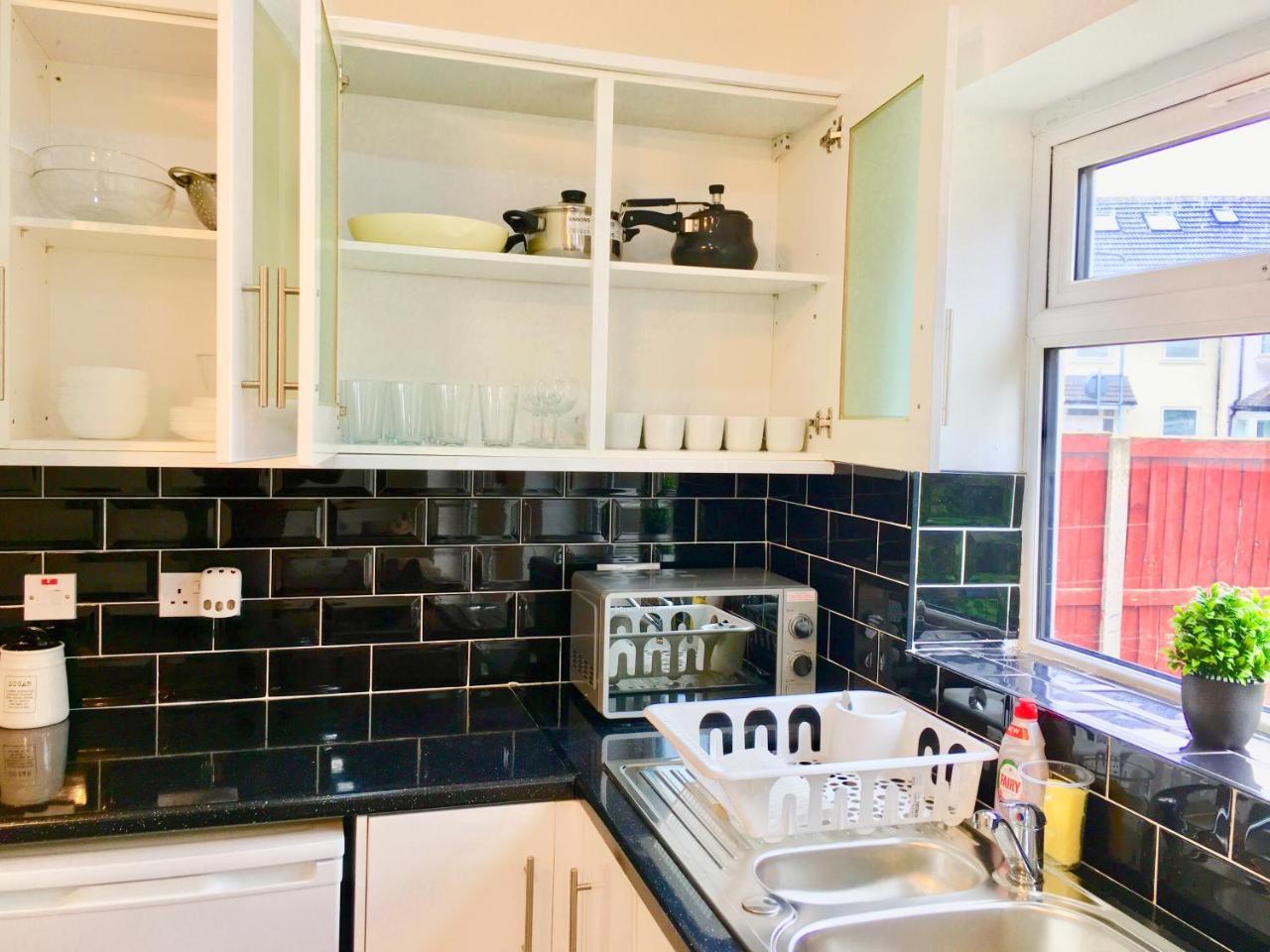 London 2 Bedroom Apartment, Kitchen, Reception And Private Garden Екстериор снимка