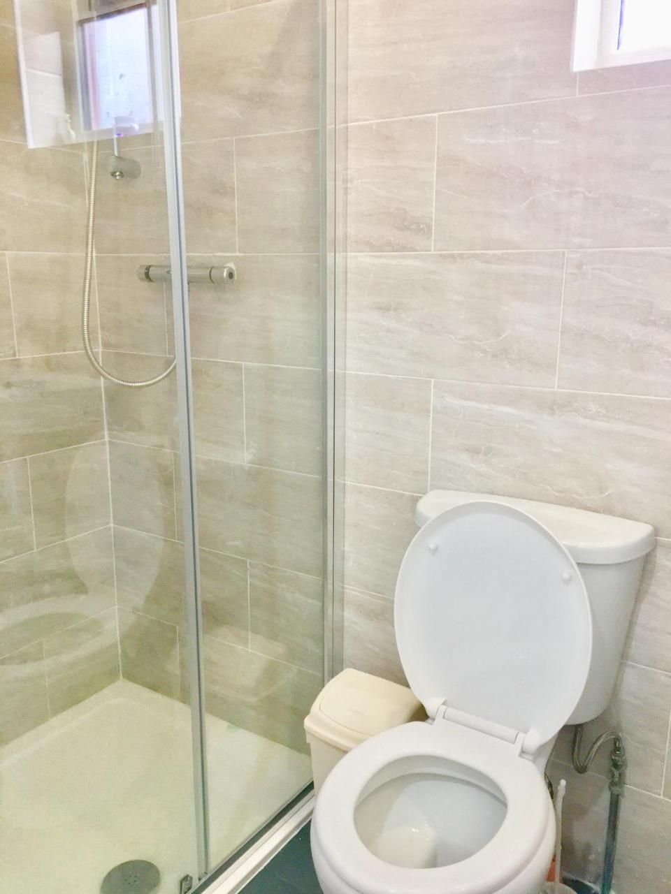 London 2 Bedroom Apartment, Kitchen, Reception And Private Garden Екстериор снимка