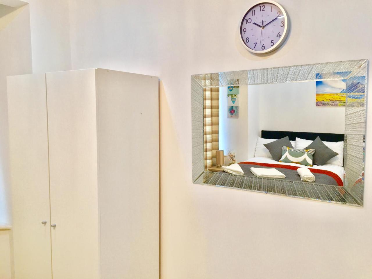 London 2 Bedroom Apartment, Kitchen, Reception And Private Garden Екстериор снимка