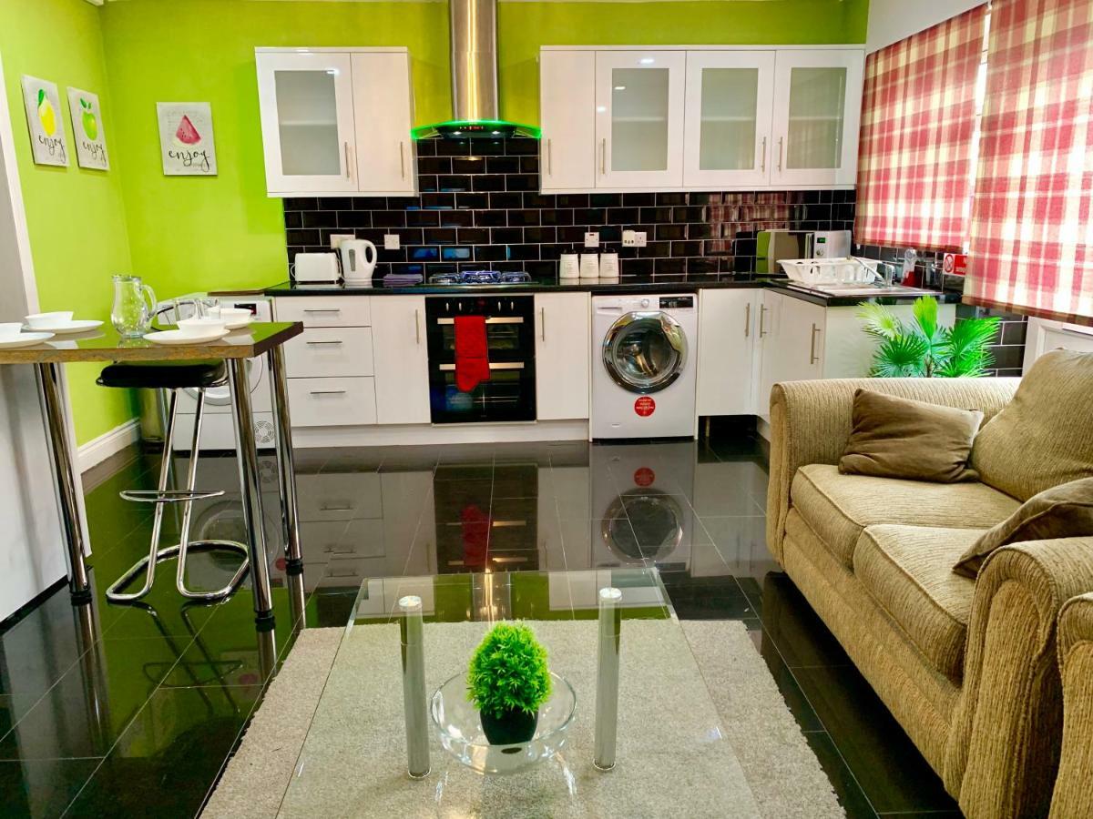 London 2 Bedroom Apartment, Kitchen, Reception And Private Garden Екстериор снимка