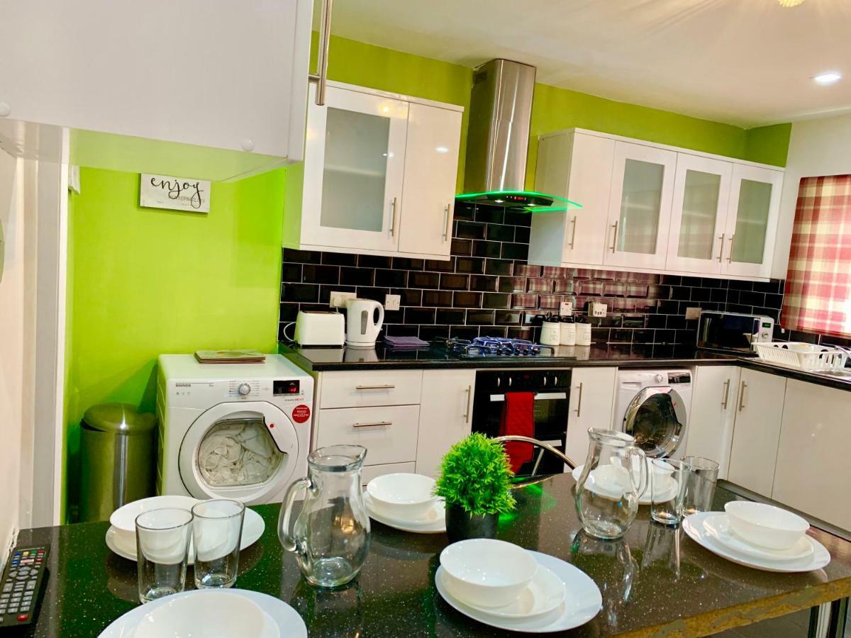 London 2 Bedroom Apartment, Kitchen, Reception And Private Garden Екстериор снимка