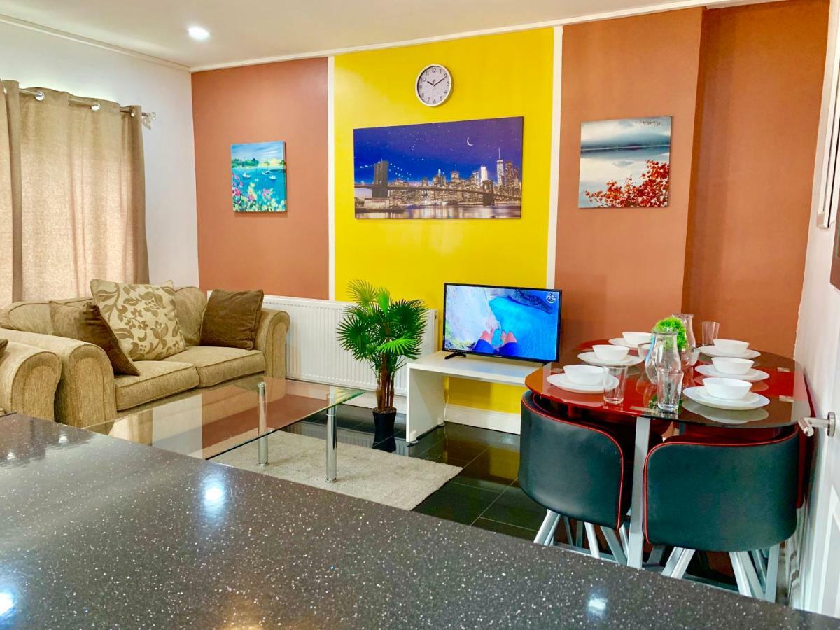 London 2 Bedroom Apartment, Kitchen, Reception And Private Garden Екстериор снимка