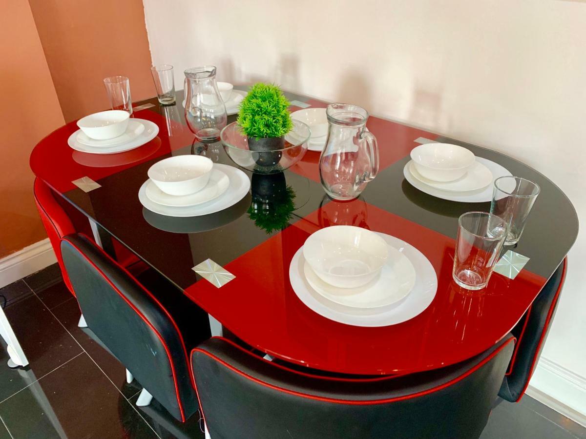London 2 Bedroom Apartment, Kitchen, Reception And Private Garden Екстериор снимка