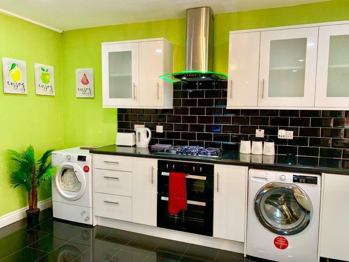 London 2 Bedroom Apartment, Kitchen, Reception And Private Garden Екстериор снимка